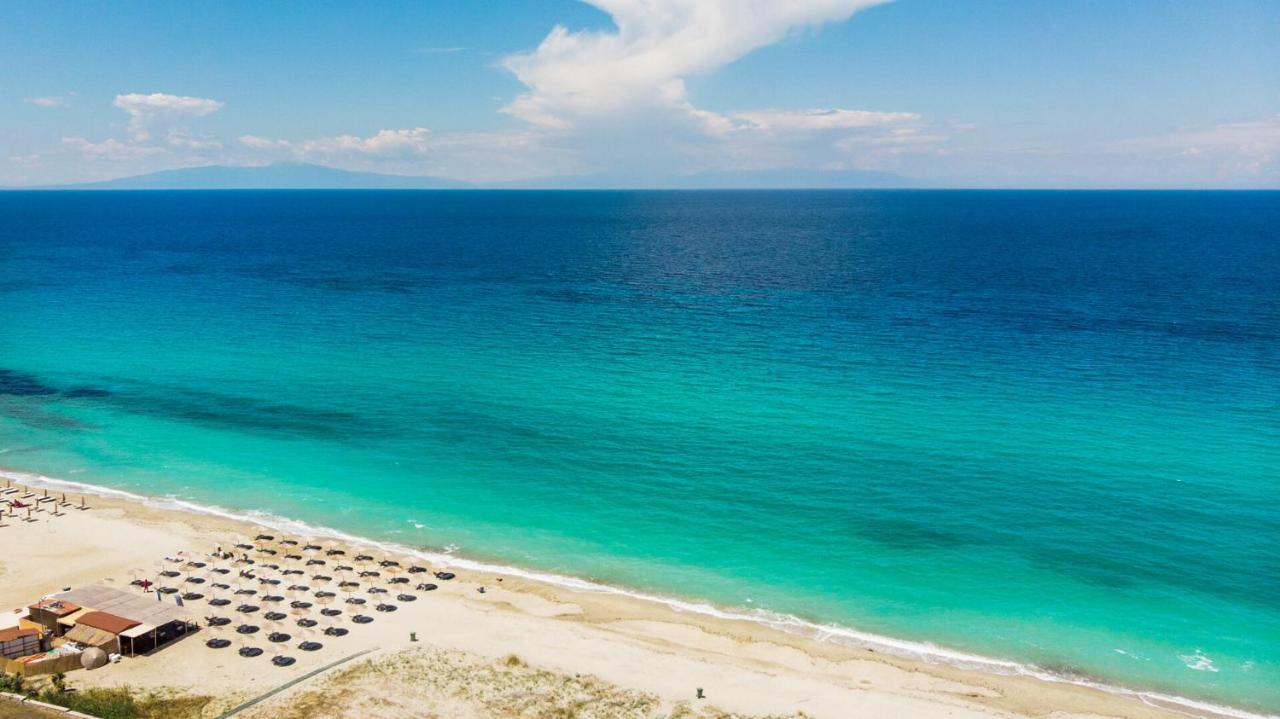 Soleado Beachfront Villa Skala Fourkas Bagian luar foto