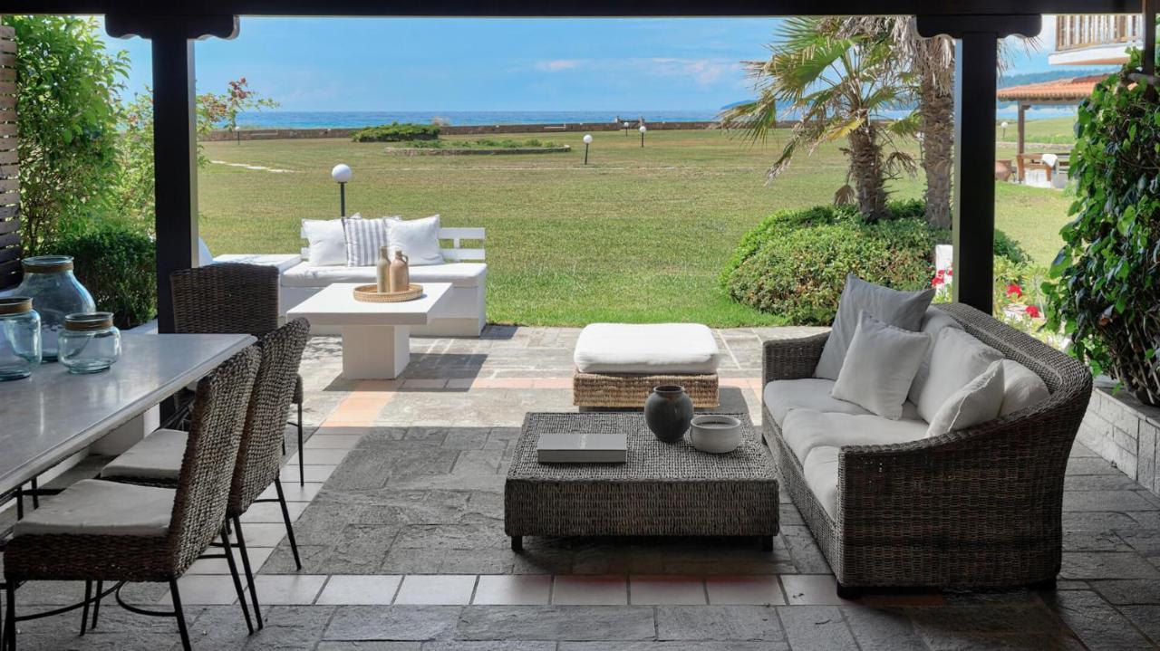 Soleado Beachfront Villa Skala Fourkas Bagian luar foto