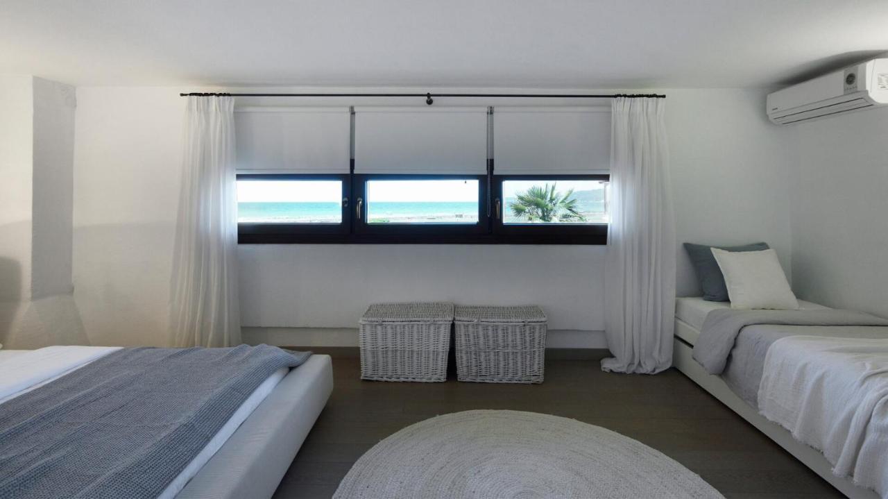 Soleado Beachfront Villa Skala Fourkas Bagian luar foto